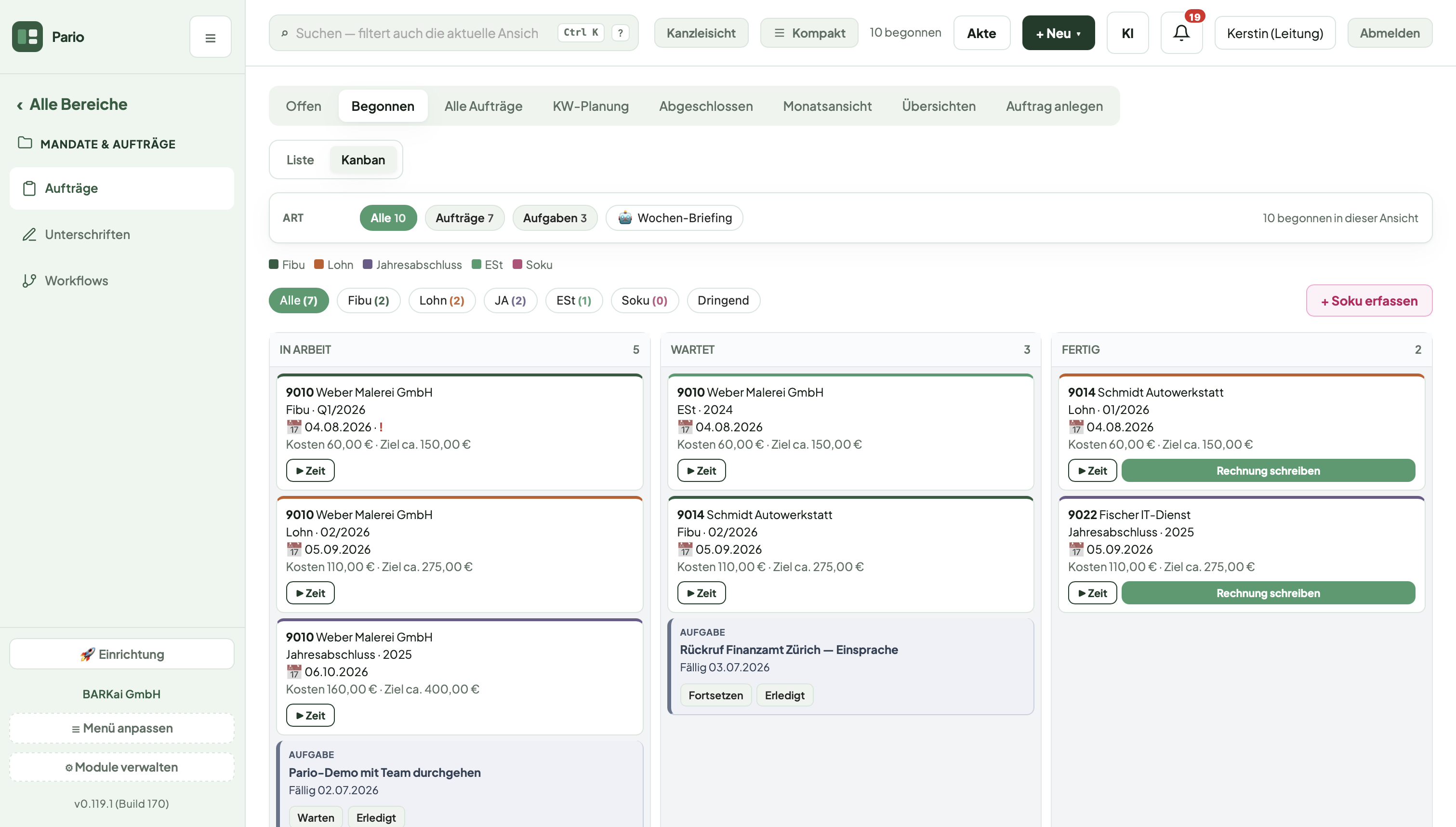 Aufträge in Pario als Kanban-Board mit den Spalten In Arbeit, Wartet und Fertig, dazu Filter nach Fibu, Lohn, Jahresabschluss und Einkommensteuer